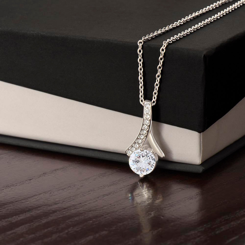 Enchanting Allure: The Timeless Beauty Necklace